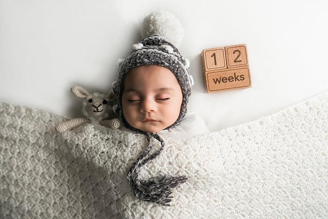Baby Knitting Patterns – Silver Lining Bonnet