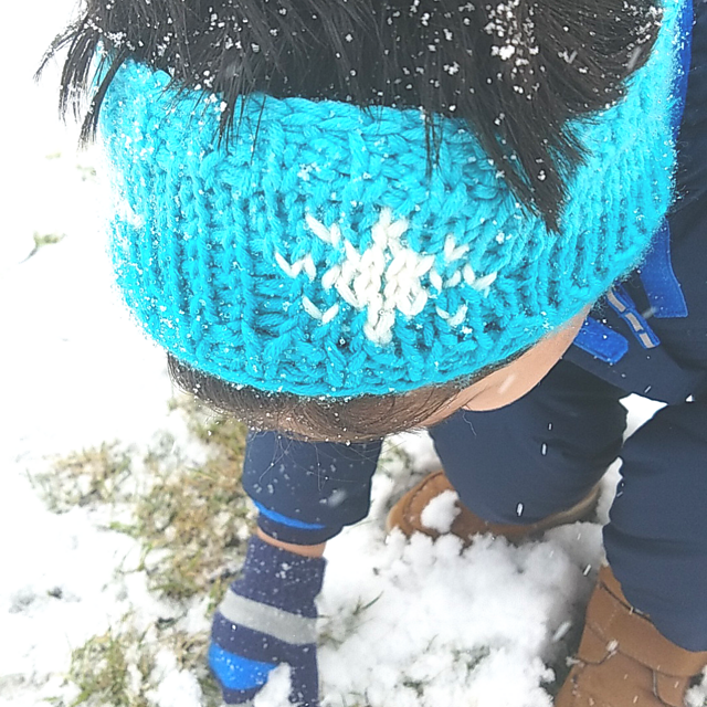 Easy Crochet Pattern – Snowflakes Ear Warmer