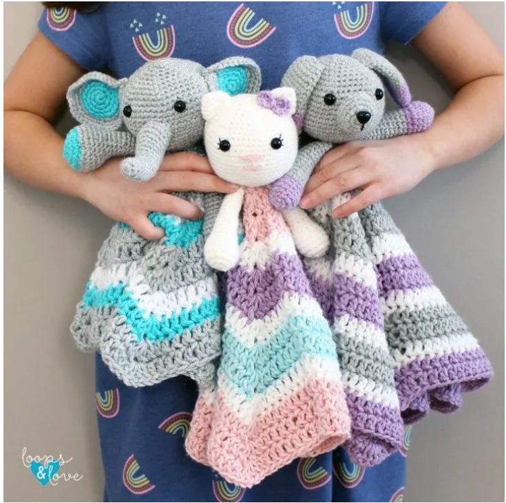 Looking for fun free crochet baby patterns? Here are 25 free crochet patterns for baby shower gift ideas from hats to clothes and blankets.