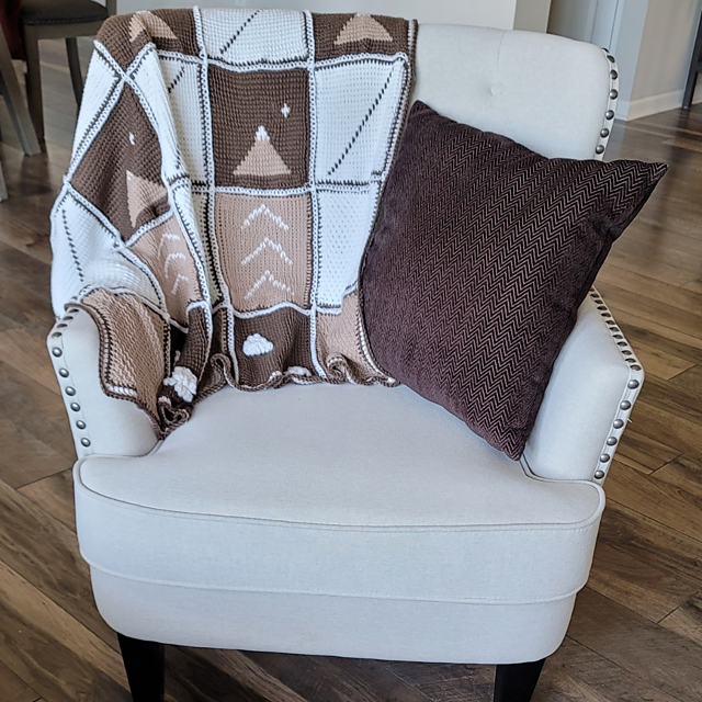 Looking for fun free crochet baby patterns? Here are 25 free crochet patterns for baby shower gift ideas from hats to clothes and blankets.