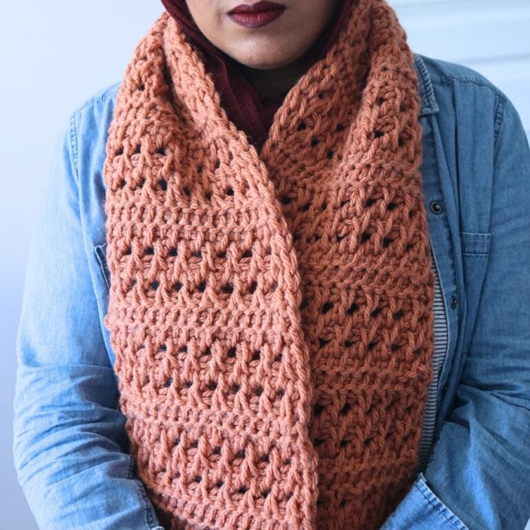 Free crochet scarf pattern using basic Tunisian crochet stitches that creates a beautiful texture for a chunky crochet scarf pattern.