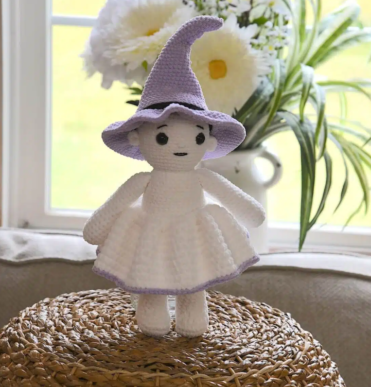 Check out these free Halloween crochet patterns for beginners. Ranging from crochet spiders to crochet ghosts and more spooky cute items!