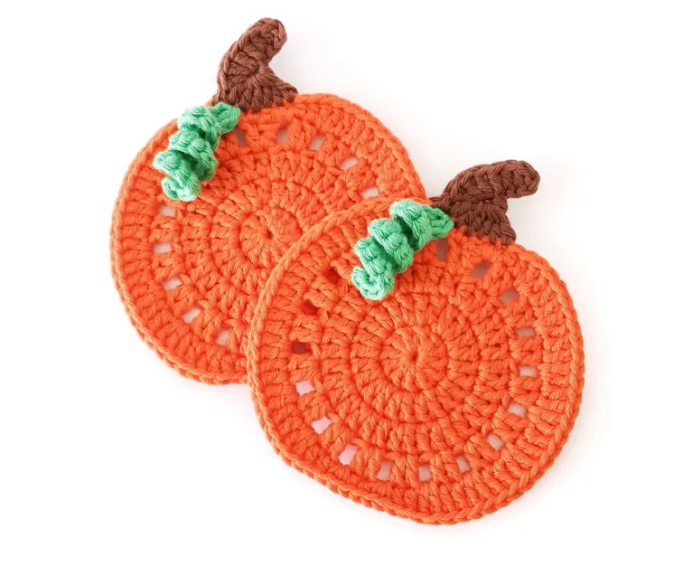 Check out these free Halloween crochet patterns for beginners. Ranging from crochet spiders to crochet ghosts and more spooky cute items!