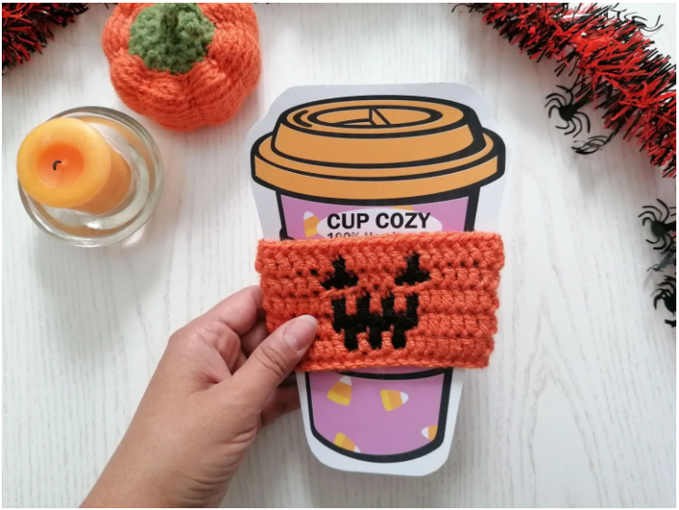 Check out these free Halloween crochet patterns for beginners. Ranging from crochet spiders to crochet ghosts and more spooky cute items!