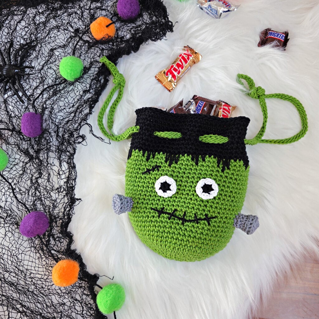 Check out these free Halloween crochet patterns for beginners. Ranging from crochet spiders to crochet ghosts and more spooky cute items!
